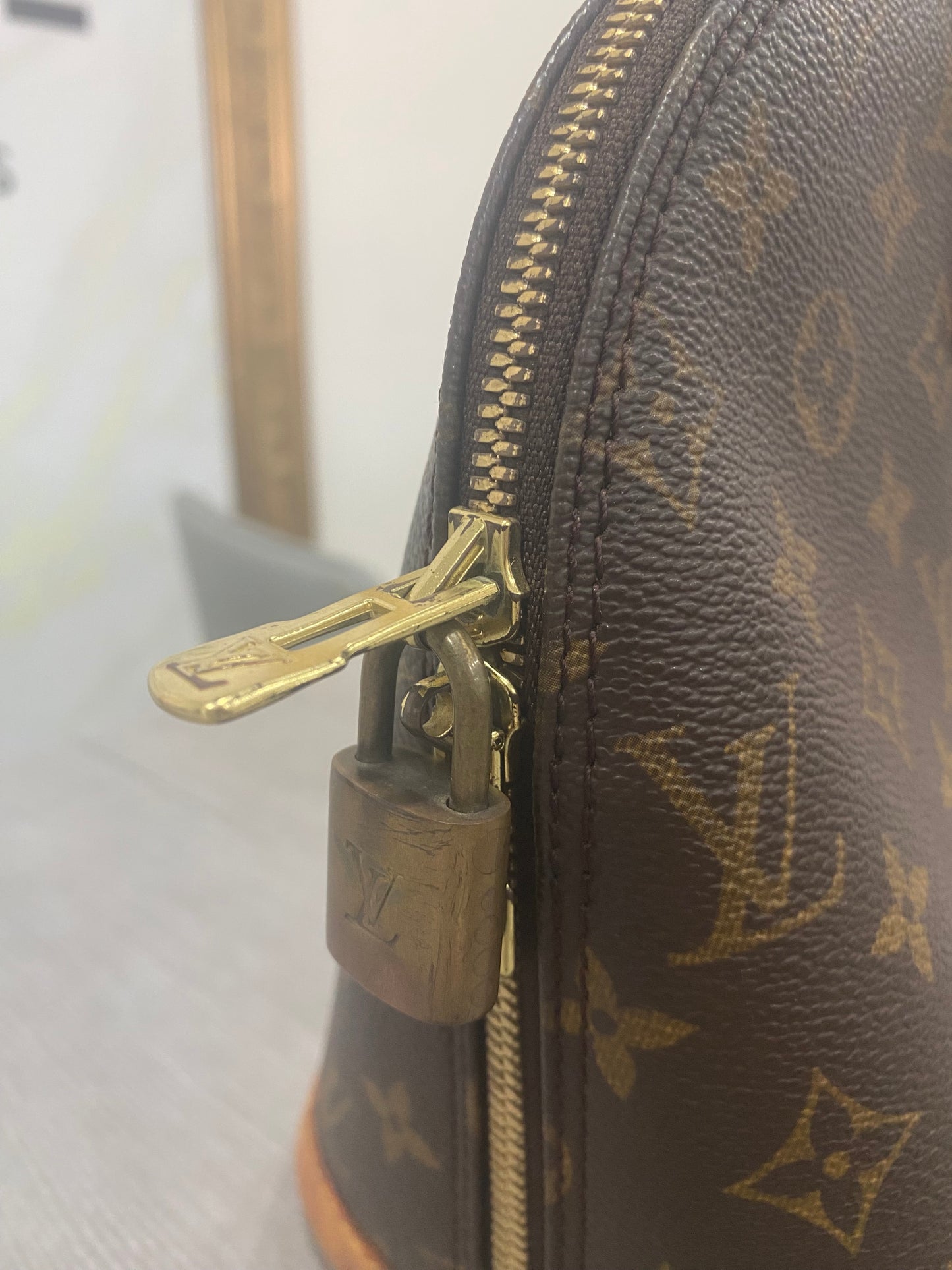 Louis Vuitton Alma PM