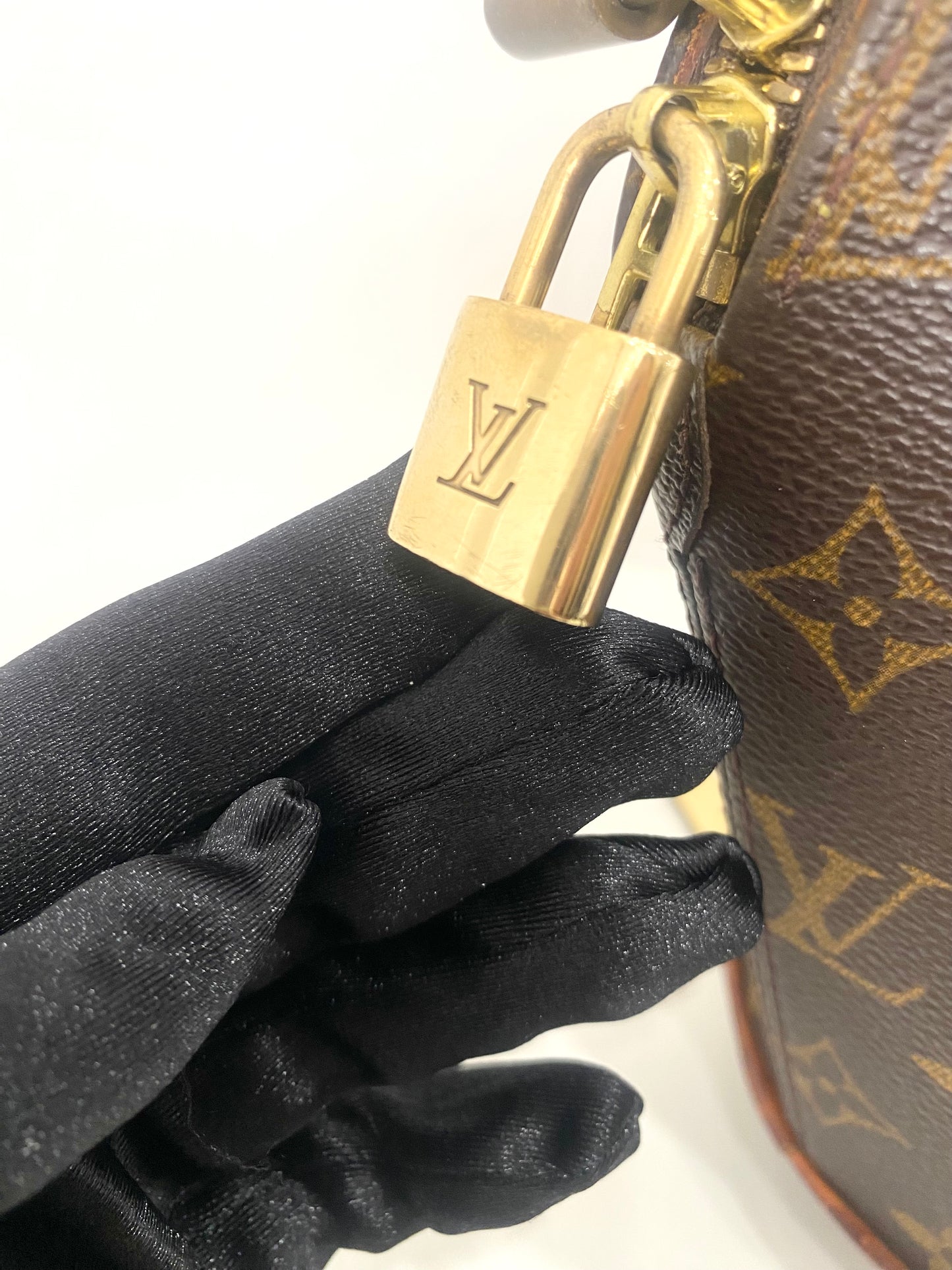 Louis Vuitton Ellipse MM