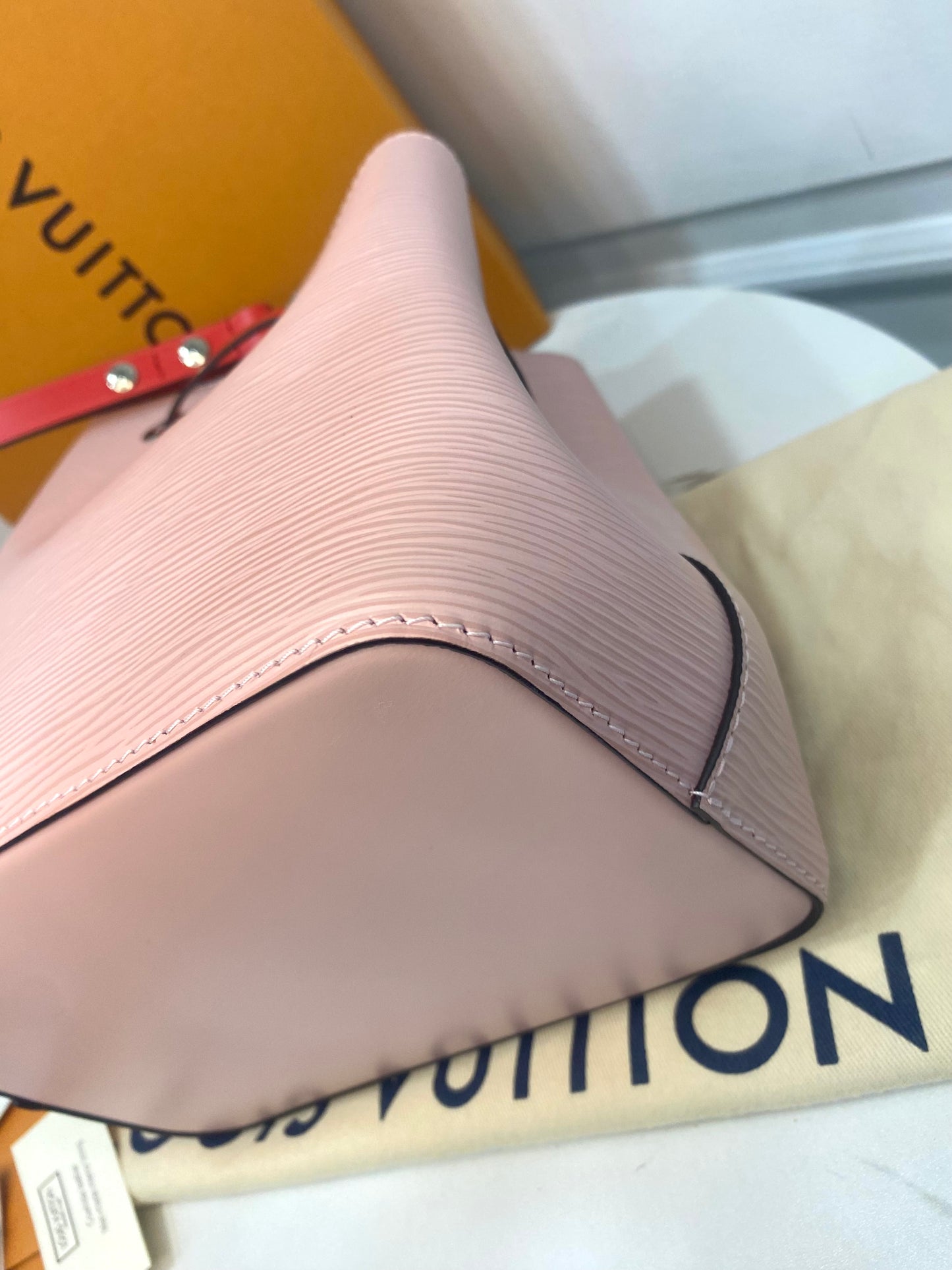 Louis Vuitton Secchiello Noé BB Epi