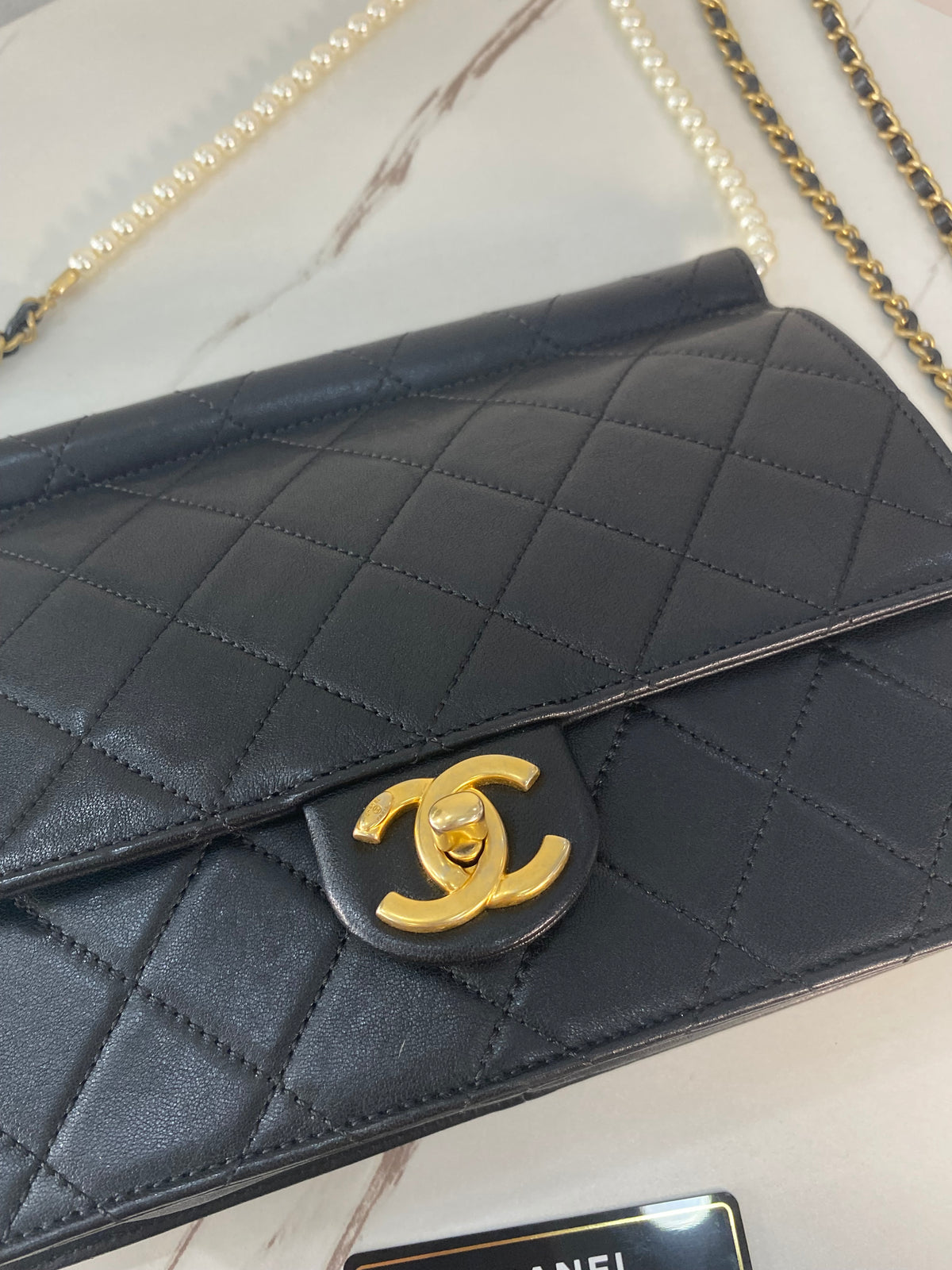 Borsa Chanel Classic Pearl Chain Flap Bag