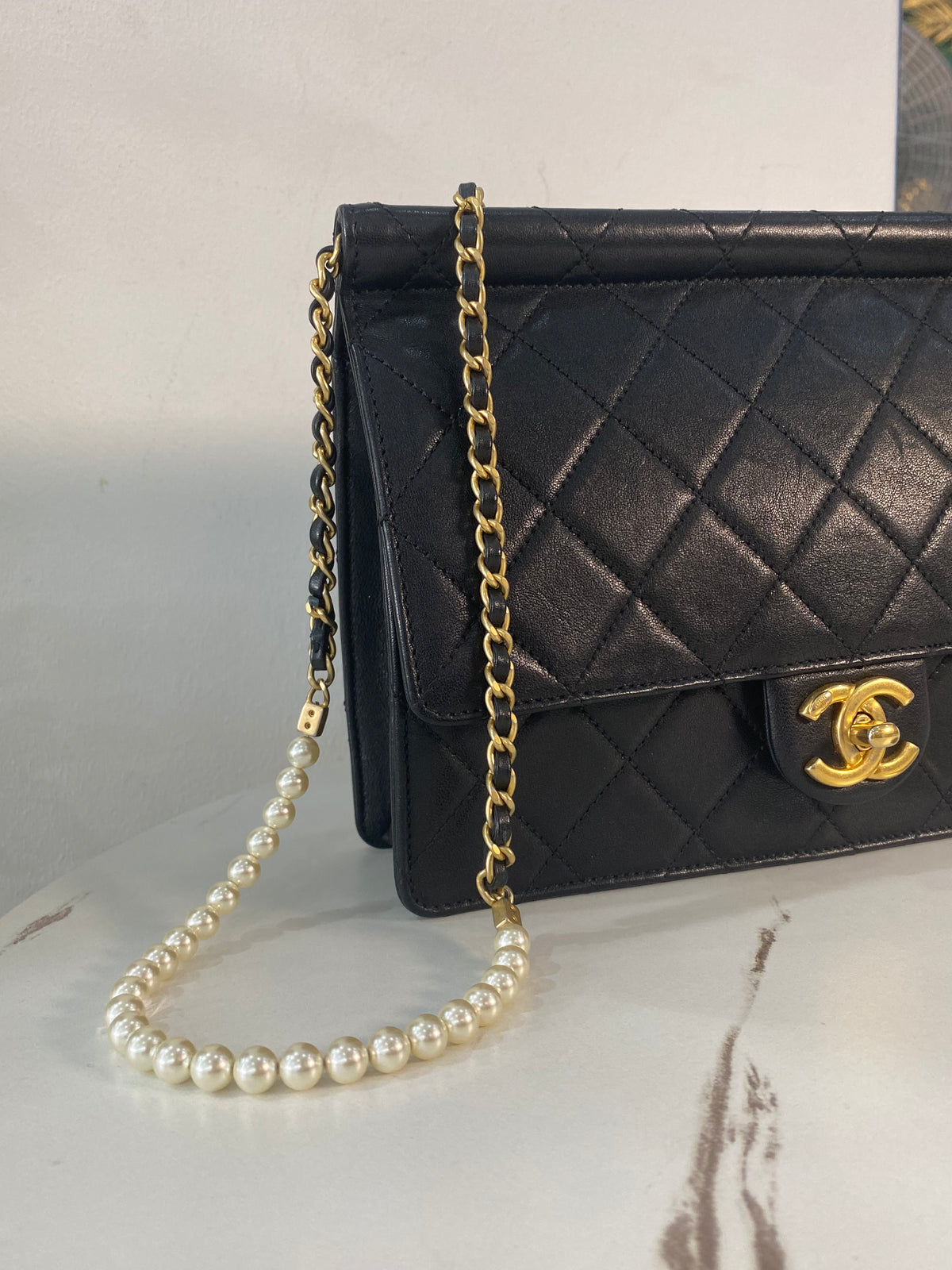 Borsa Chanel Classic Pearl Chain Flap Bag