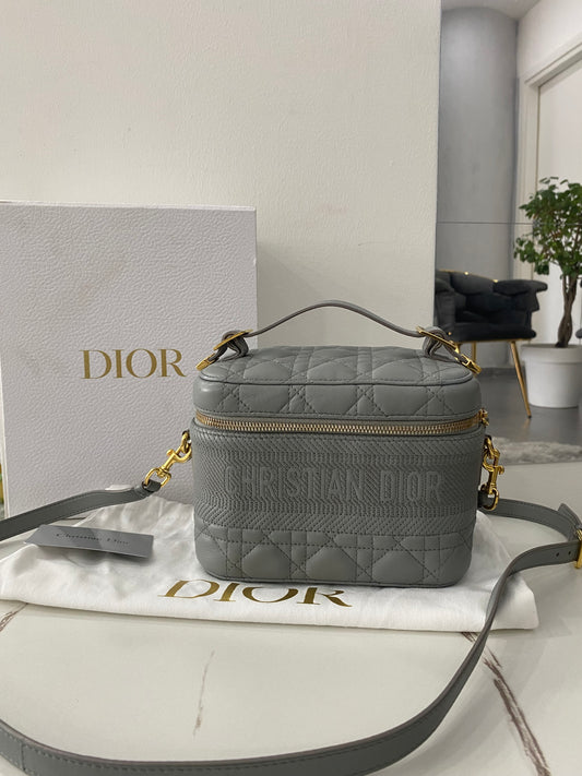 Vanity Christian Dior