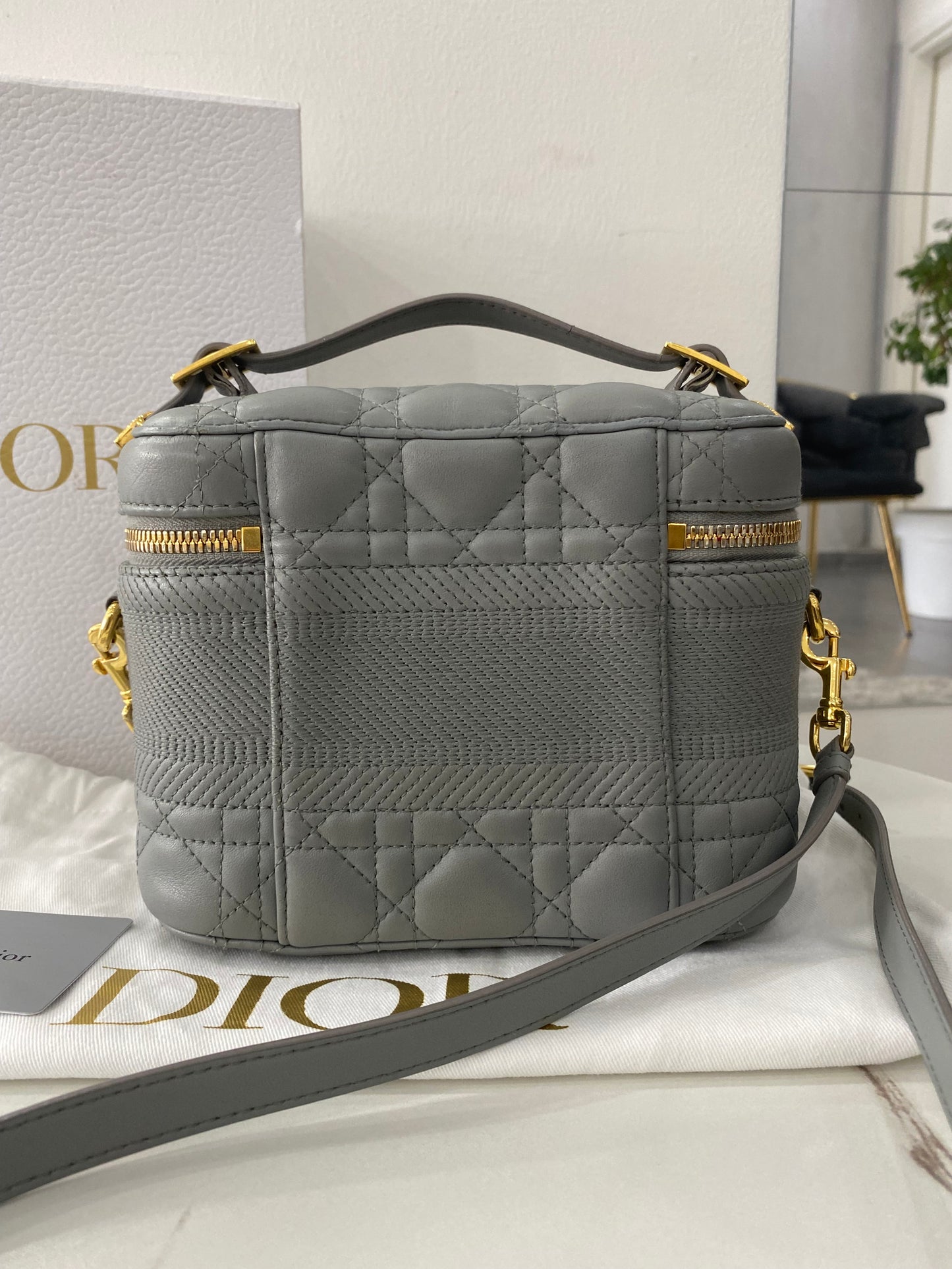 Vanity Christian Dior