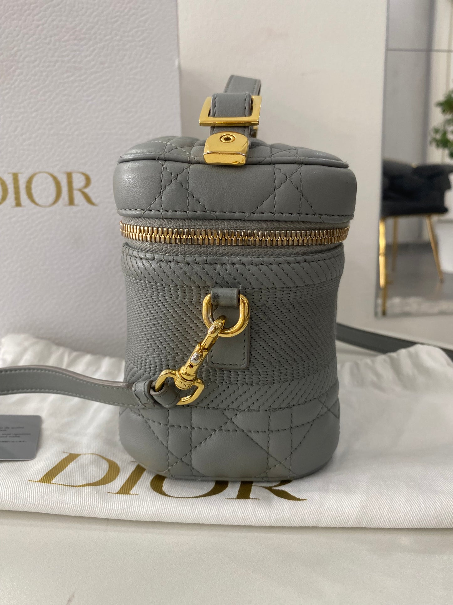 Vanity Christian Dior